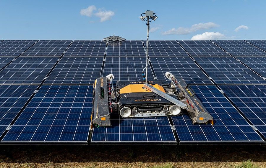 Robot de nettoyage de panneaux solaires